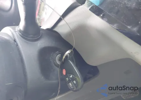 2015 Toyota Sienna Le z USA, uszkodzony, nr VIN 5TDKK3DC8FS632906